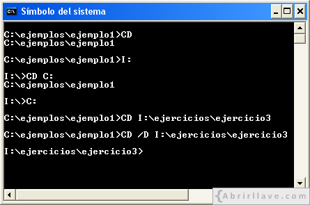 Ventana del Símbolo del sistema ejecutando el comando cd para cambiar a un directorio de otra unidad - Ejemplo del tutorial de CMD de {Abrirllave.com