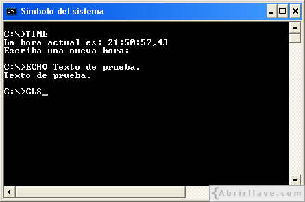 Ventana del Símbolo del sistema ejecutando time y echo - Ejemplo del tutorial de CMD de {Abrirllave.com