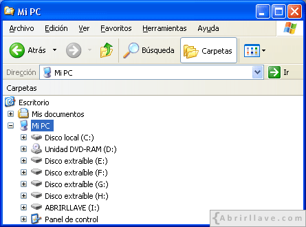 Explorador de Windows mostrando unidades de disco - Ejemplo del tutorial de CMD de {Abrirllave.com